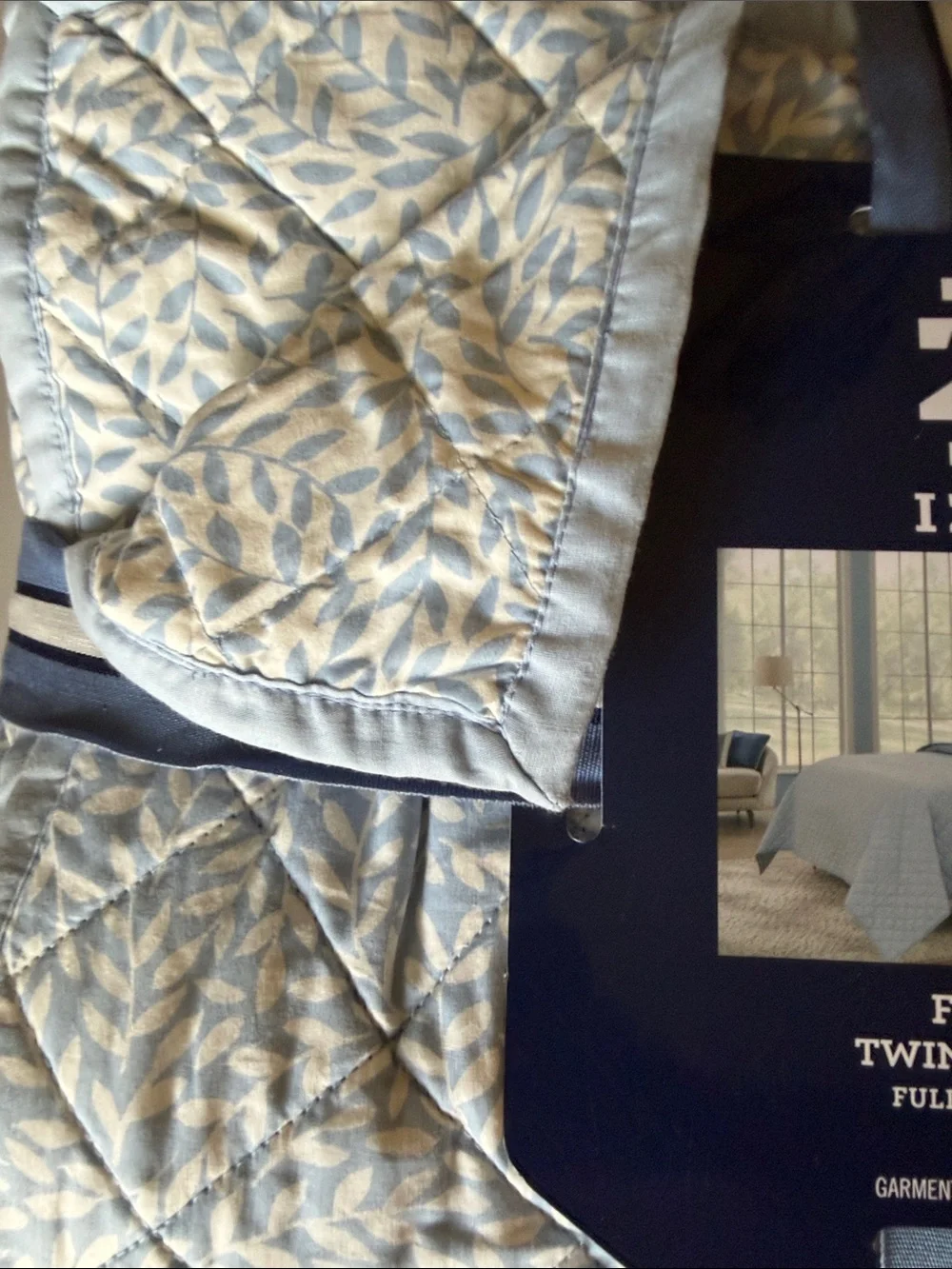 Izod Felicity Quilt and Sheet Set-Leaf Motif